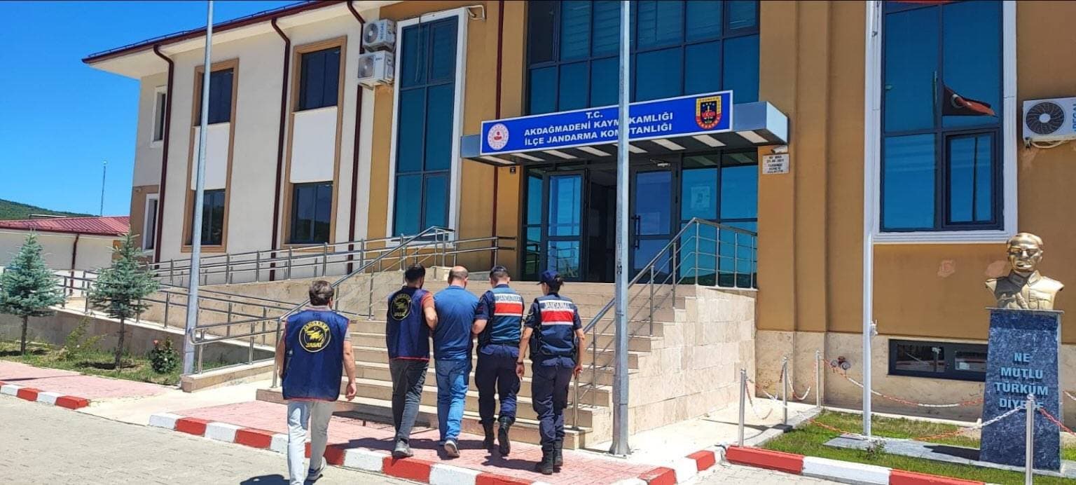 12 yıl kesinleşmiş cezası bulunan FETÖ casusu yakalandı

