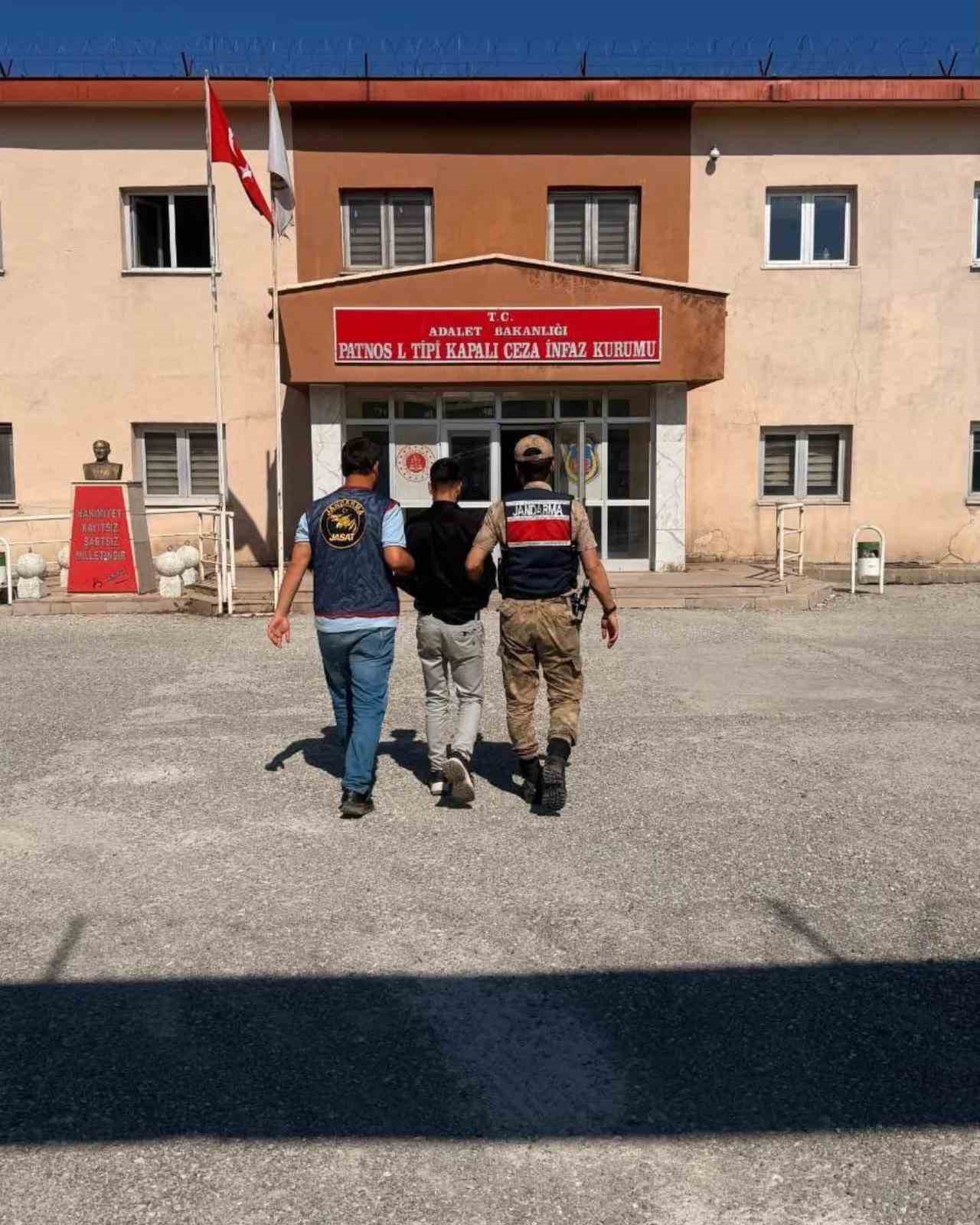 Patnos’ta "Kasten Öldürme" suçundan 15 yıl kesinleşmiş hapis cezası bulunan bir kişi yakalandı.