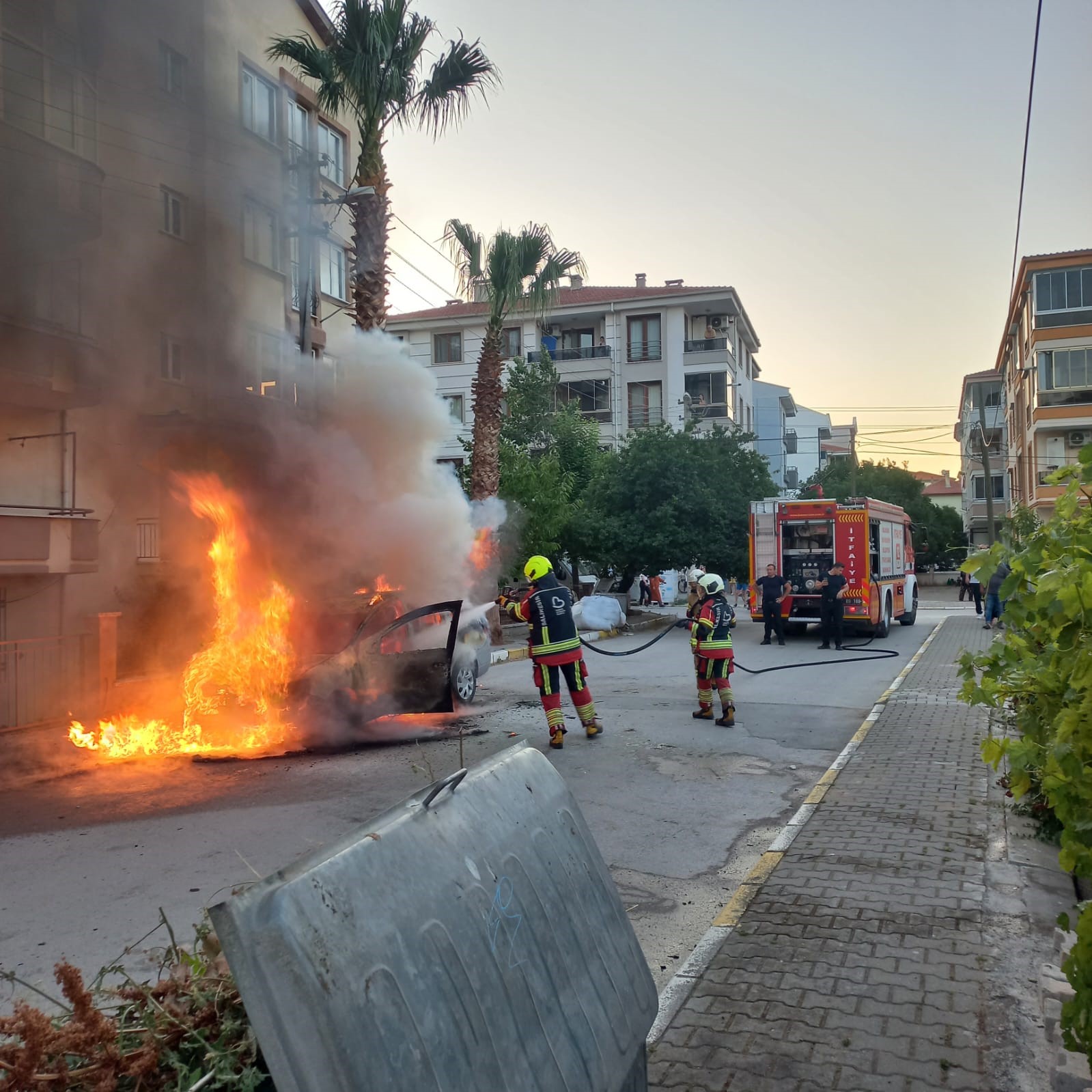 Balıkesir&rsquo;de seyir halindeki otomobil yandı

