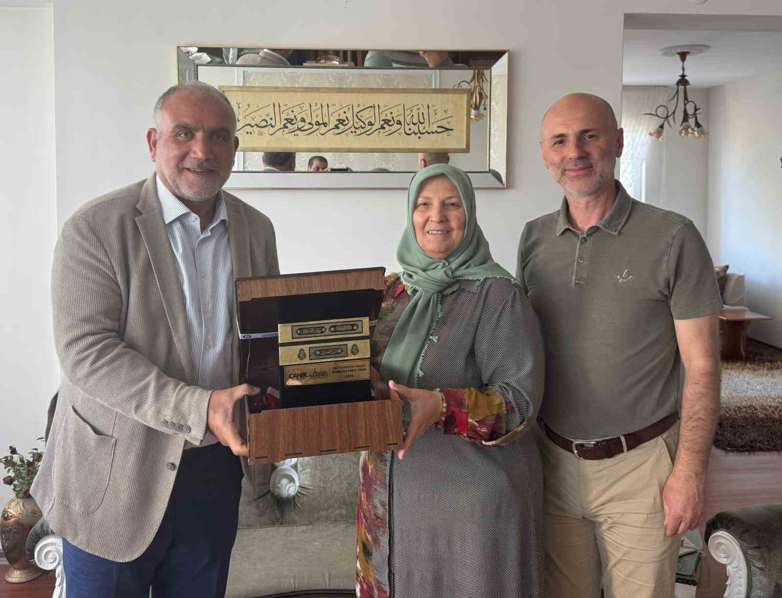 Başkan Sandıkçı, hacıların sevincine ortak oldu