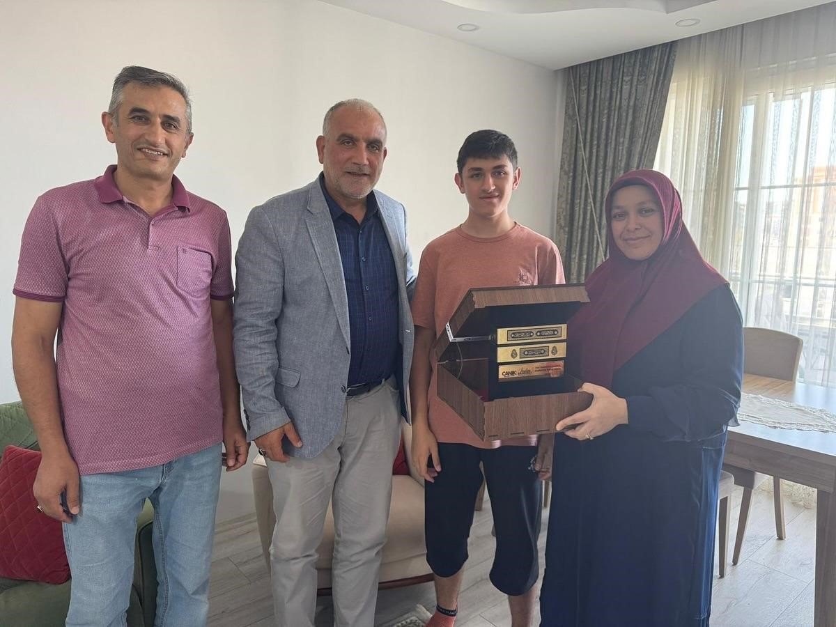 Başkan Sandık&ccedil;ı, hacıların sevincine ortak oldu
