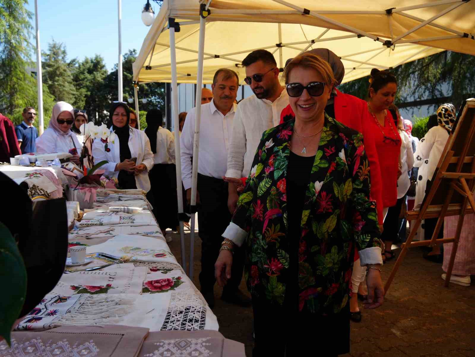 El emeği g&ouml;z nuru eserler sergilendi
