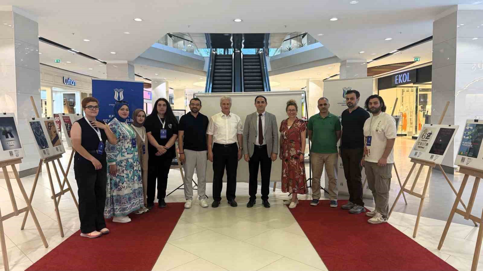 &Ouml;zg&uuml;n eserler Sanat ve Tasarım Sergisi&rsquo;nde sergilendi
