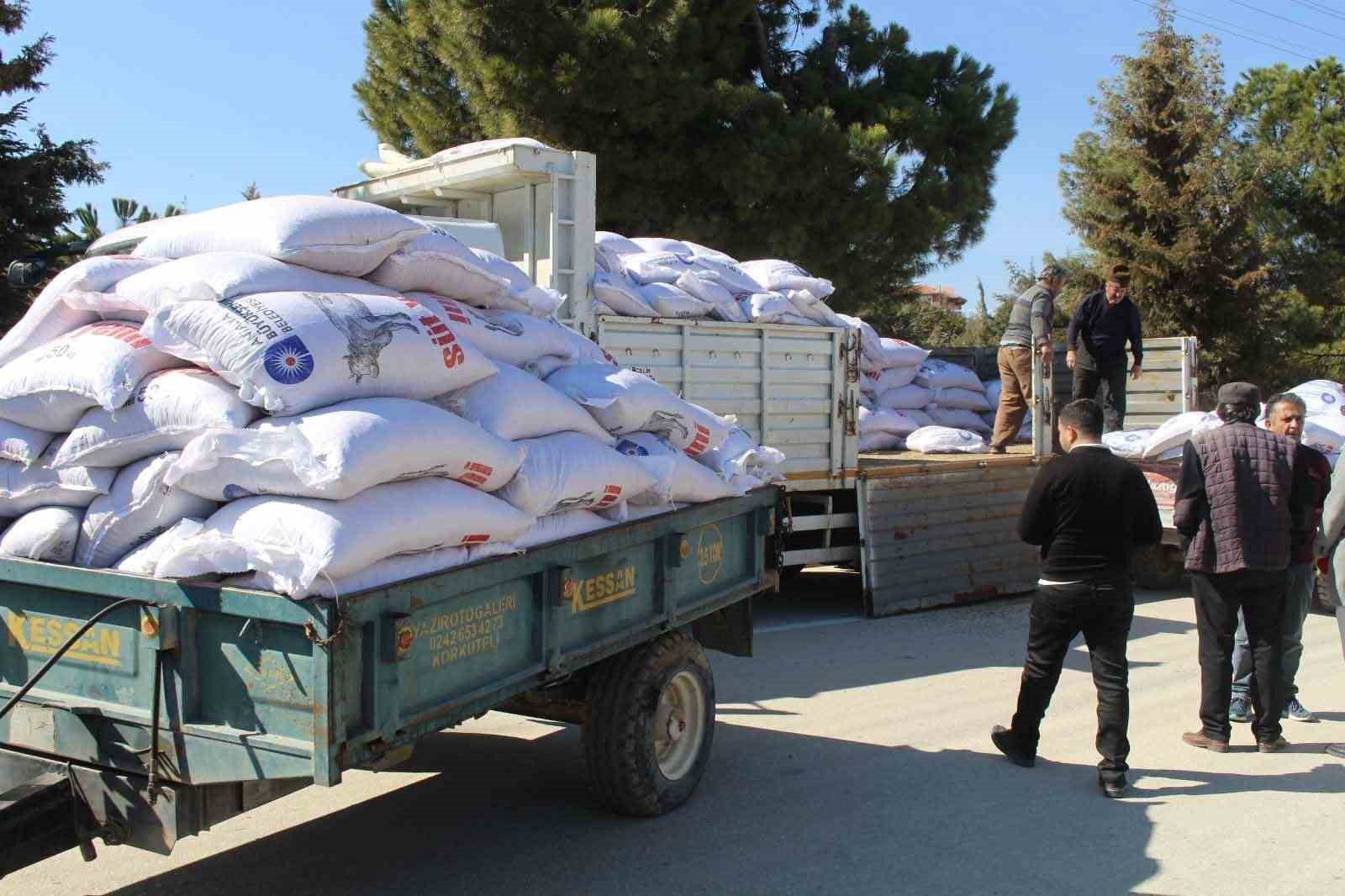 B&uuml;y&uuml;kşehir&rsquo;den yem desteğiyle s&uuml;t &uuml;retimine g&uuml;&ccedil;l&uuml; katkı
