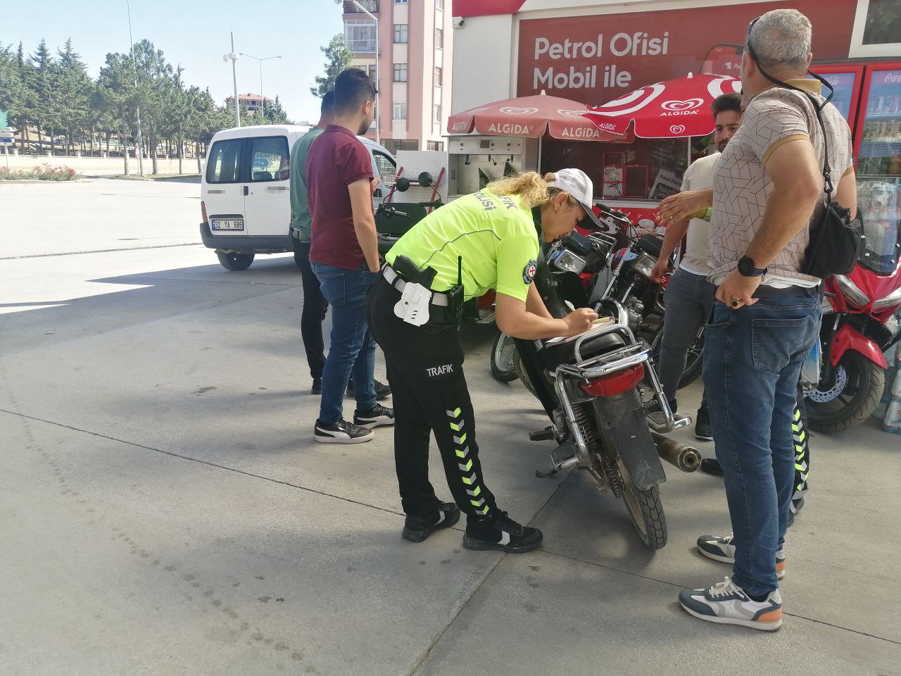 Yalva&ccedil;&rsquo;ta motosiklet denetimi: 6 ara&ccedil; men edildi, 1 s&uuml;r&uuml;c&uuml; alkoll&uuml; yakalandı
