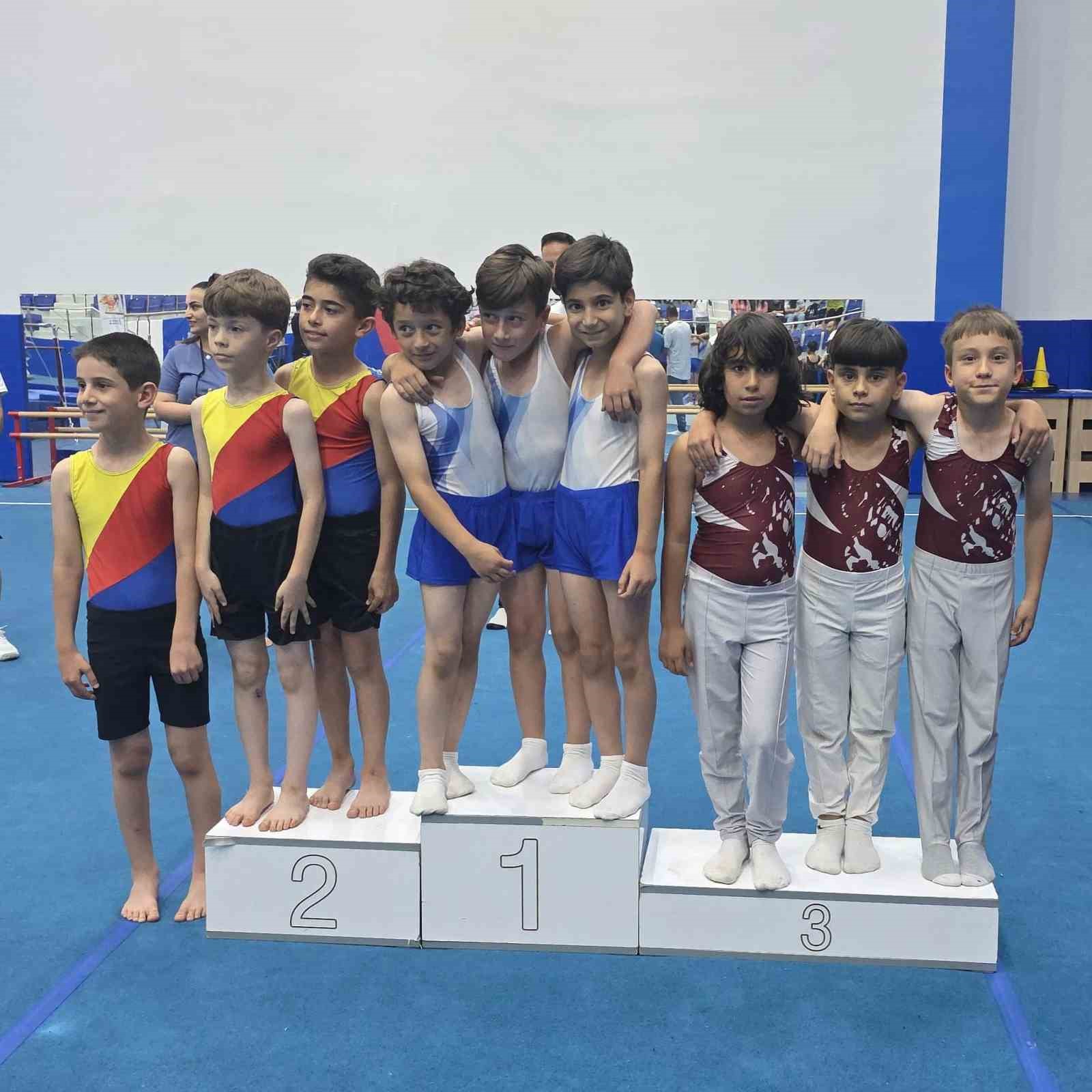 Elazığlı minik cimnastikçilerden bölgesel başarı
