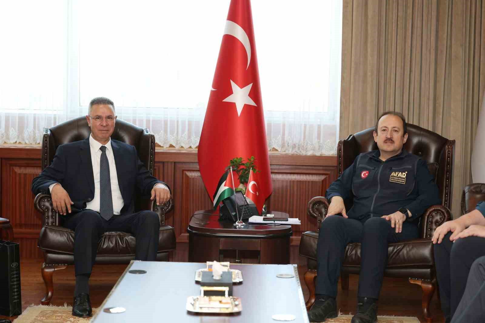 AFAD, Filistin’e 102 ton, gıda, hijyen, barınma, yakıt, giyim ve ilaç malzemesi ulaştırıldığını duyurdu
