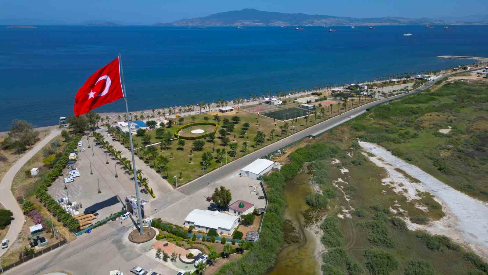 Aliağa plajları tatilcileri ağırlamaya hazır

