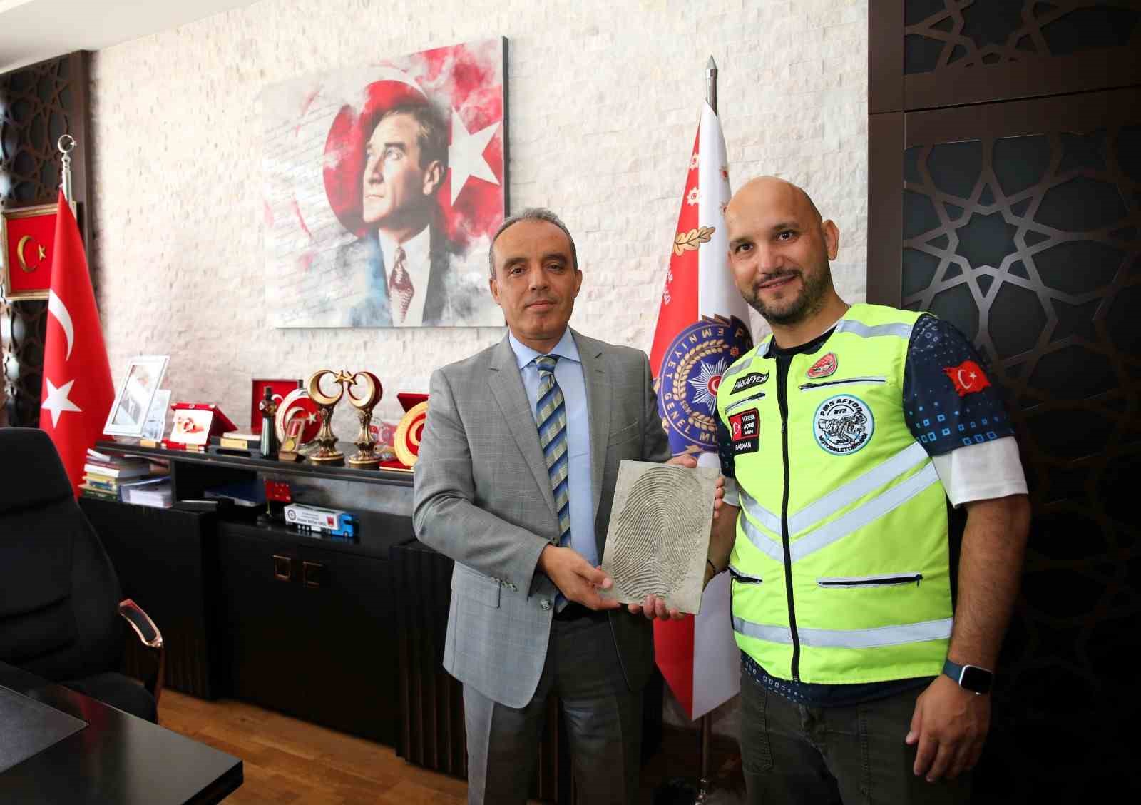 Hazırladıkları sosyal sorumluluk projelerini Emniyet Müdürü Erol’a sundular
