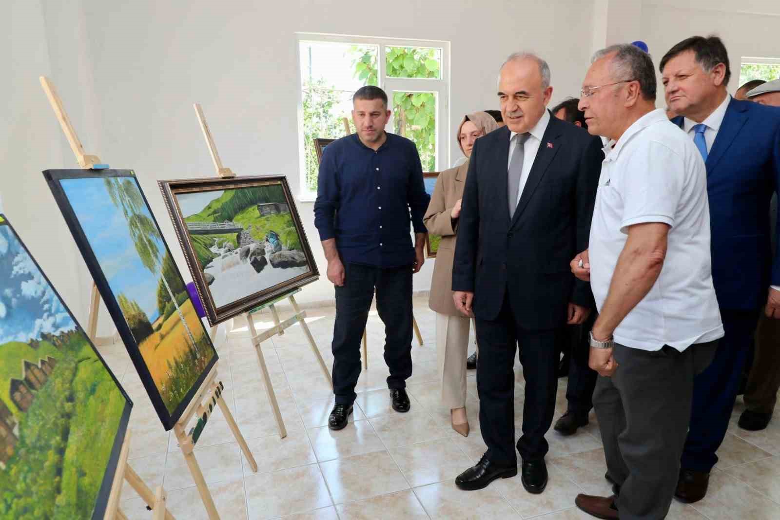 Ulubey’de ‘Anlamlı Renkler’ resim sergisi açıldı
