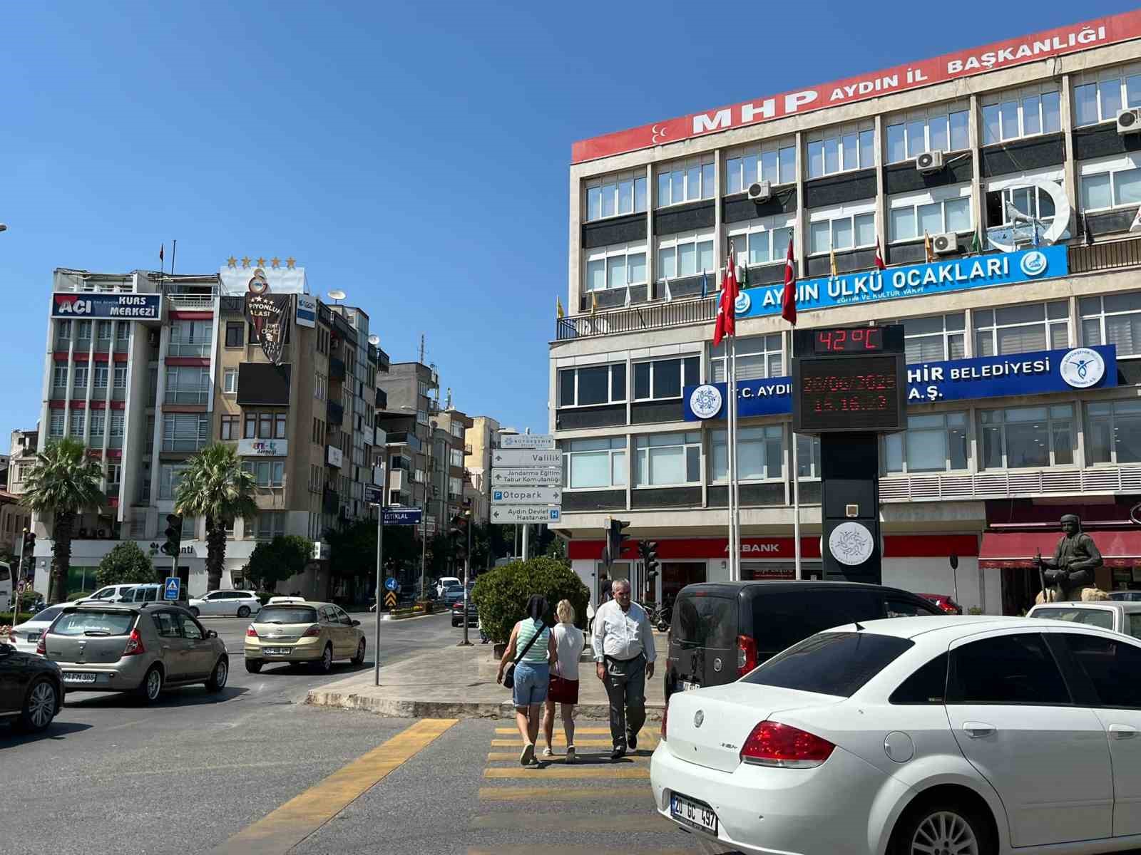 Aydın’da termometreler 42 dereceyi gösterdi
