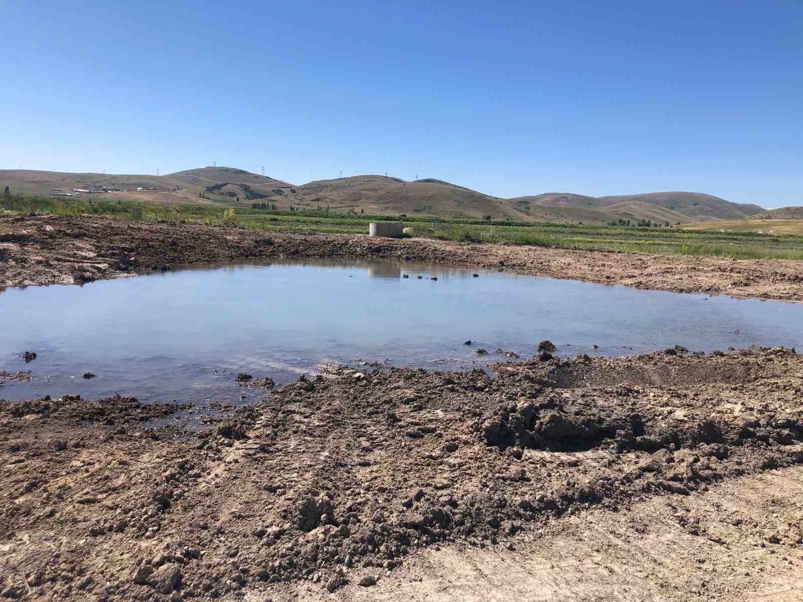 Sulama borusunun patlaması çiftçiyi mağdur ediyor