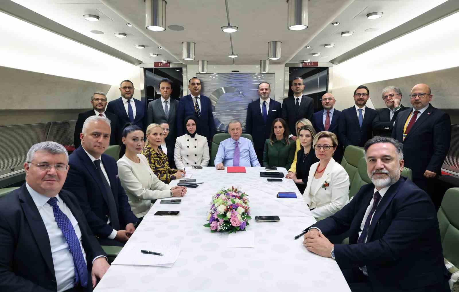 Cumhurbaşkanı Erdoğan: "Biz F-35&rsquo;lerden de vazge&ccedil;miş değiliz. Projeye d&ouml;n&uuml;ş ile ilgili niyetimizi muhataplarımızla g&ouml;r&uuml;ş&uuml;yoruz"
