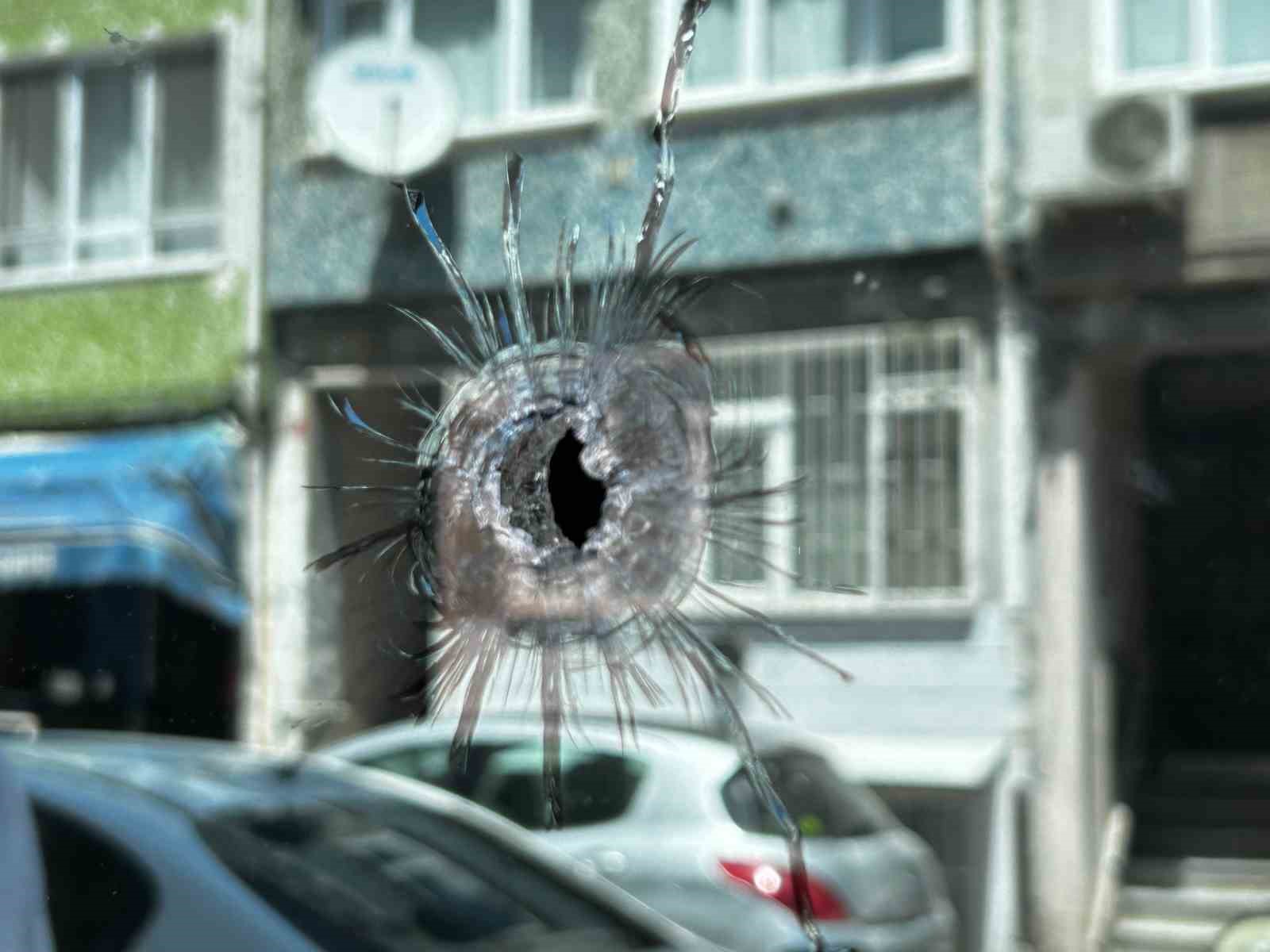 Fatih’te 1 ev ve 4 iş yeri kurşunlandı