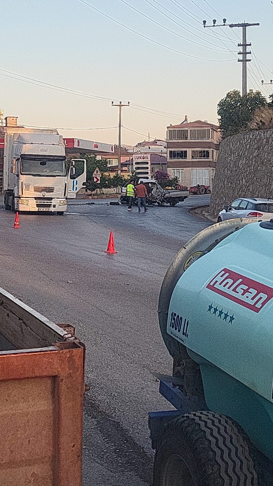 İznik&rsquo;te tır ile kamyonet &ccedil;arpıştı: 1 ağır yaralı
