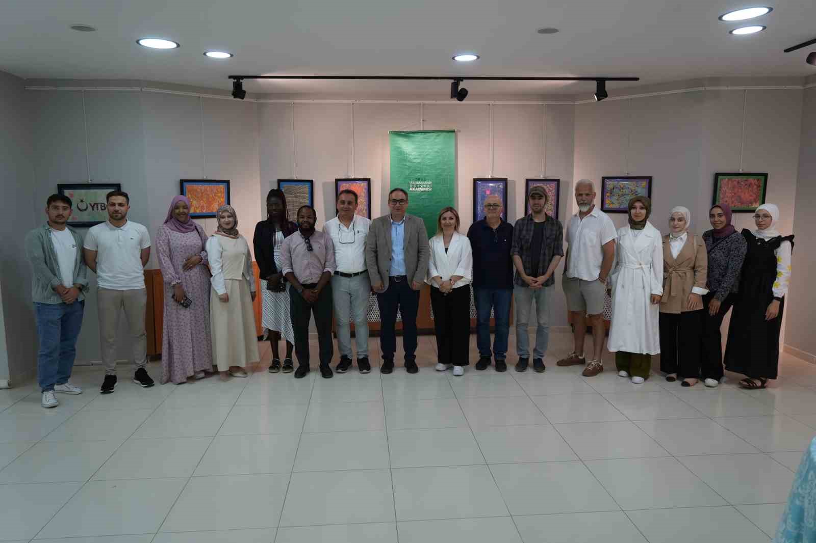 Uluslararası öğrenciler ebru ile Türk kültürüne dokundu