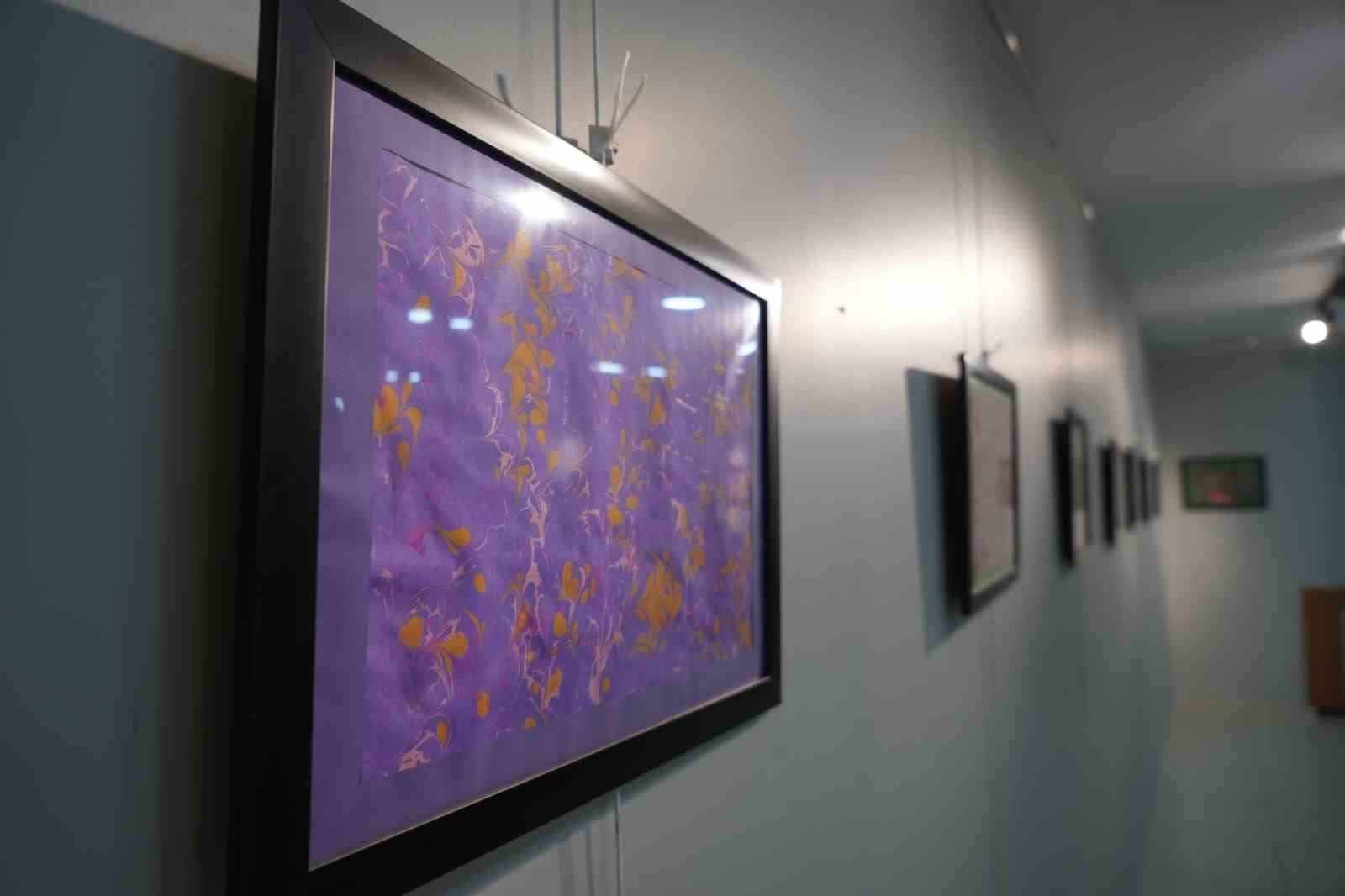 Uluslararası &ouml;ğrenciler ebru ile T&uuml;rk k&uuml;lt&uuml;r&uuml;ne dokundu
