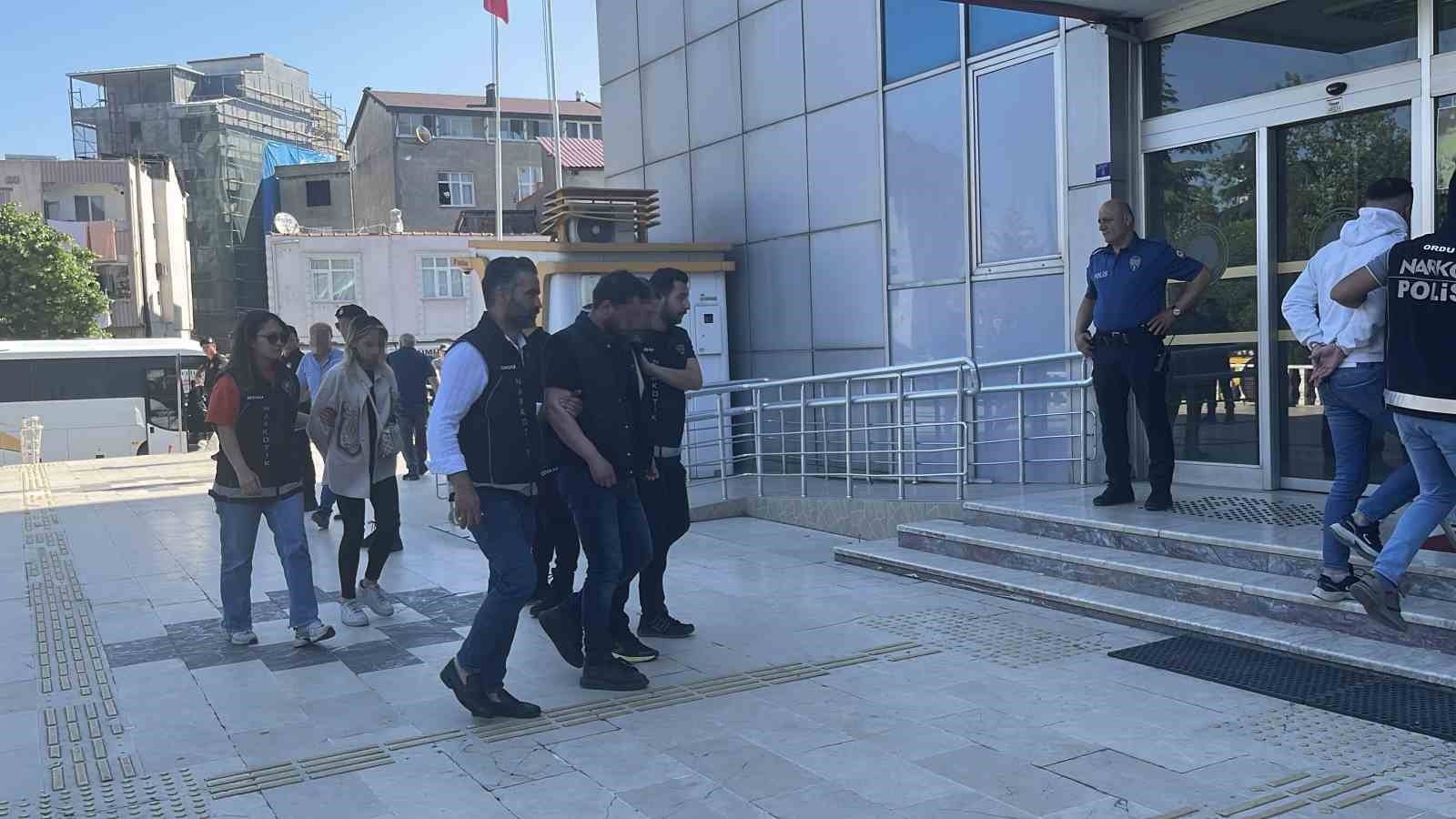 Ordu merkezli uyuşturucu operasyonunda 13 ş&uuml;pheli adliyede
