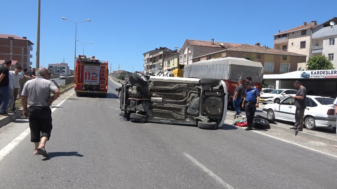 Bafra’da otomobil takla attı: 2 yaralı