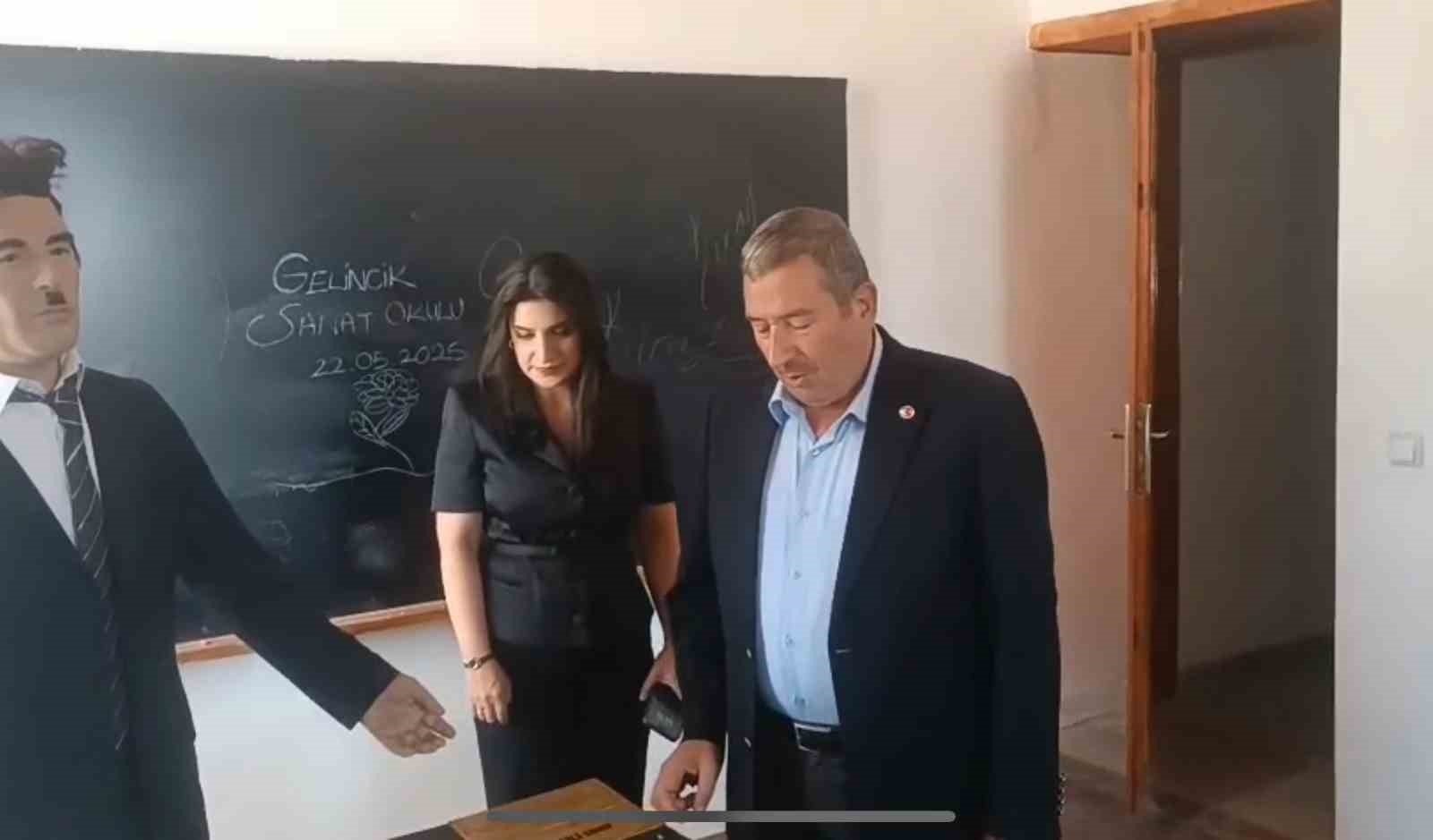 Cumhuriyet ilkokulu sanat at&ouml;lyesine d&ouml;n&uuml;şt&uuml;r&uuml;l&uuml;yor
