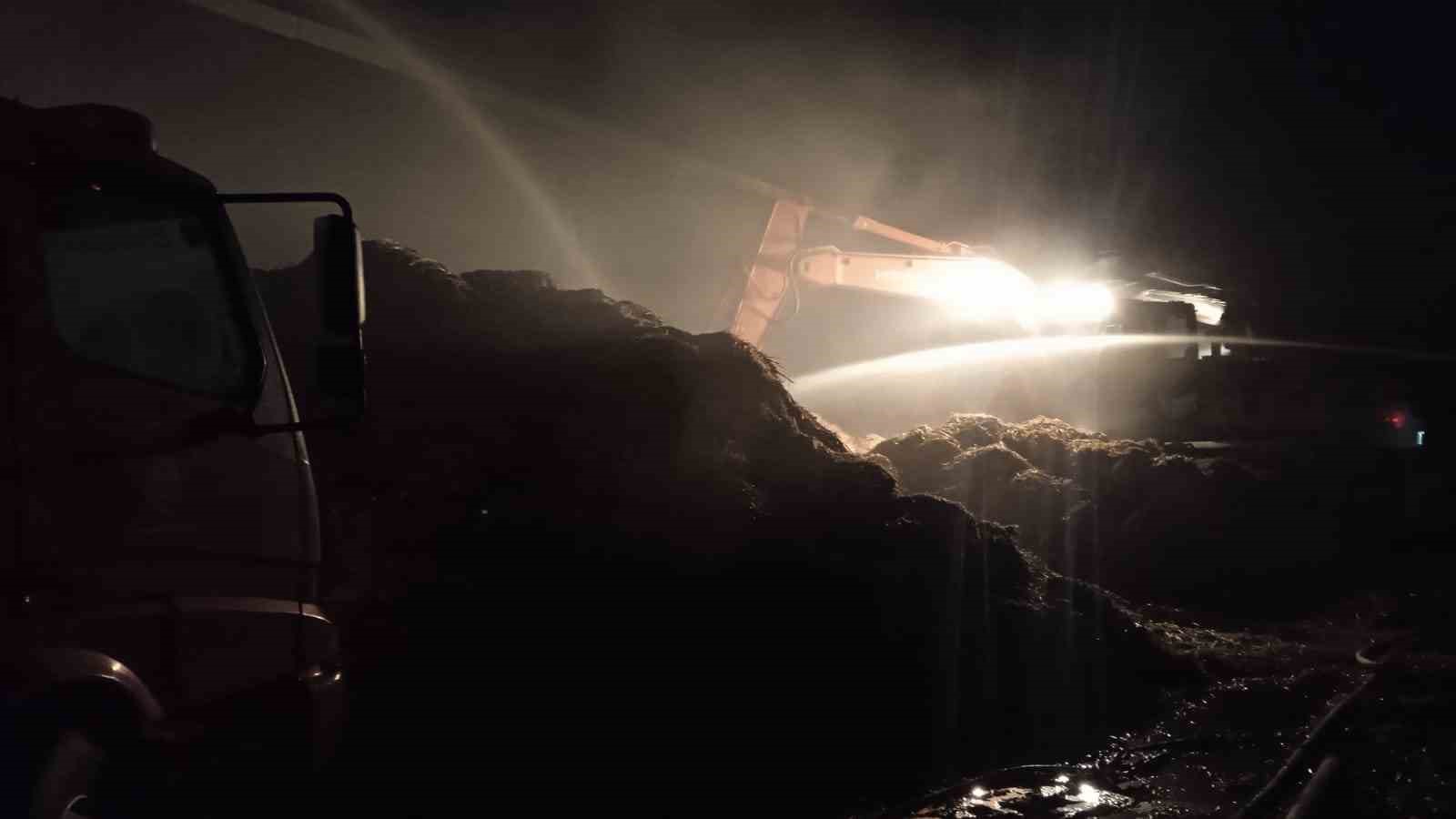 Balıkesir’de saman yangını 15 saatte söndürüldü