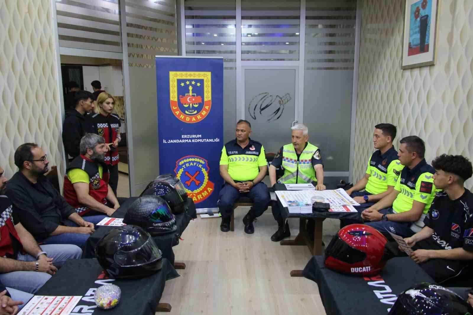 Motosiklet sürücülerine güvenlik eğitimi