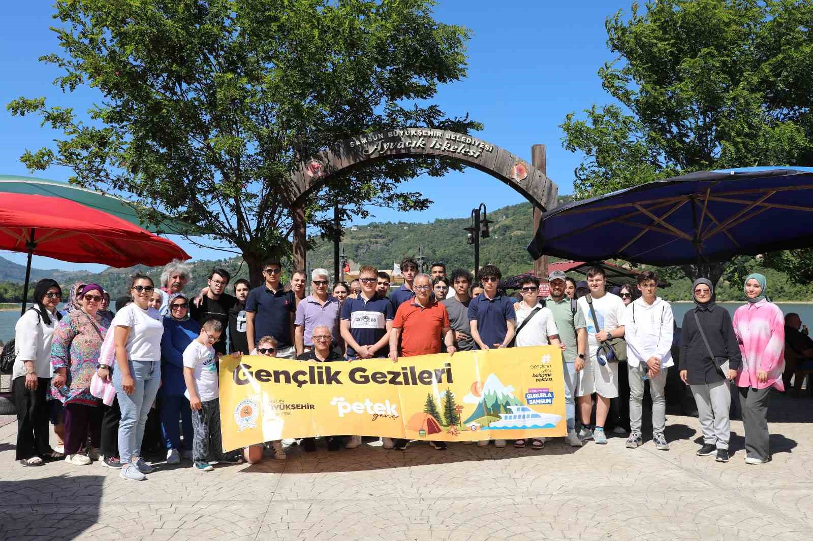 Petek Genç gezi ve kamp programları başladı

