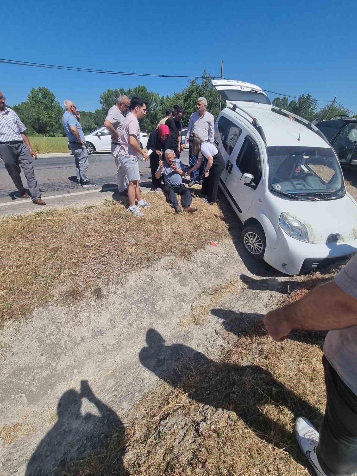 Kastamonu&rsquo;da iki hafif ticari ara&ccedil; &ccedil;arpıştı: 4 yaralı
