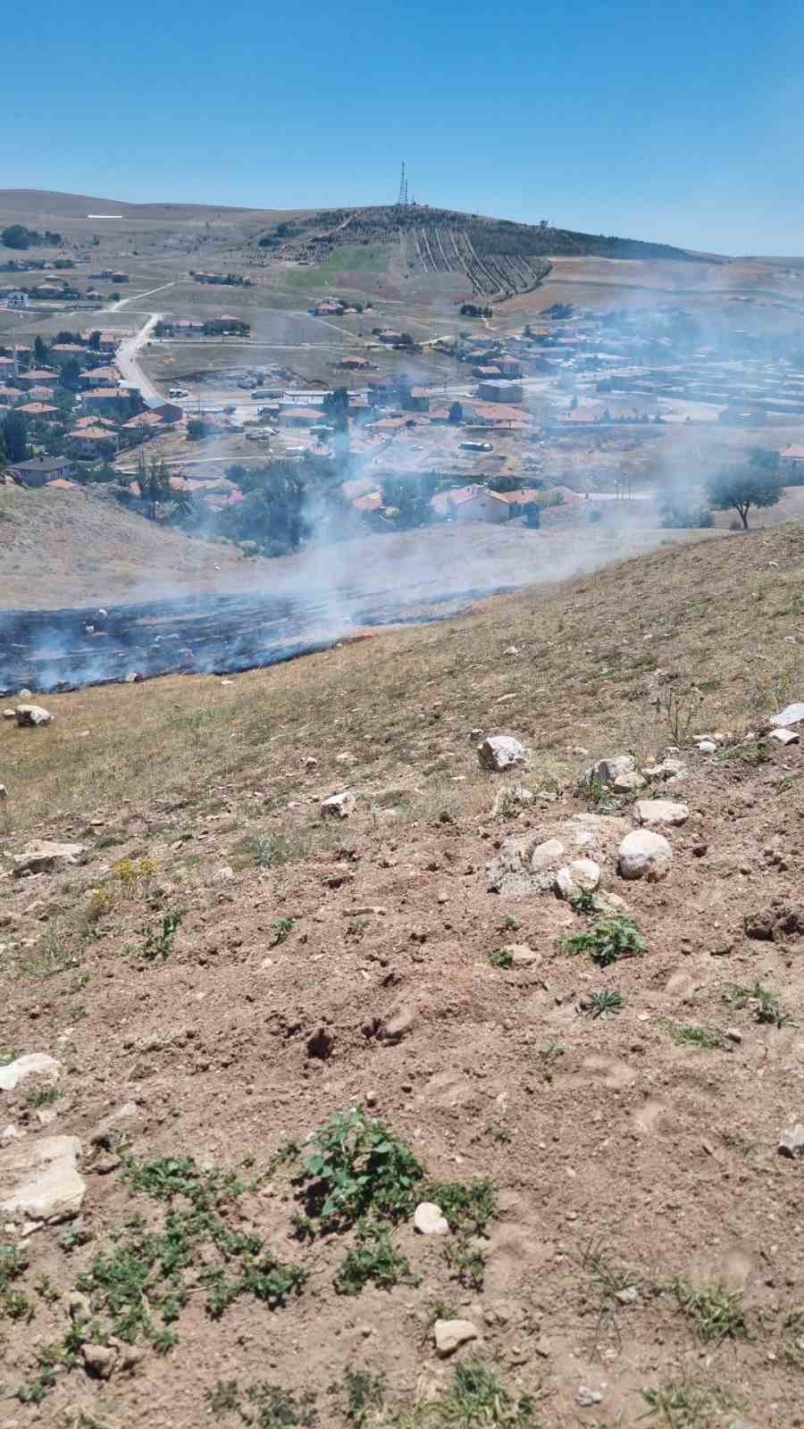 Sarıkaya’da 2 farklı noktada çıkan yangın söndürüldü