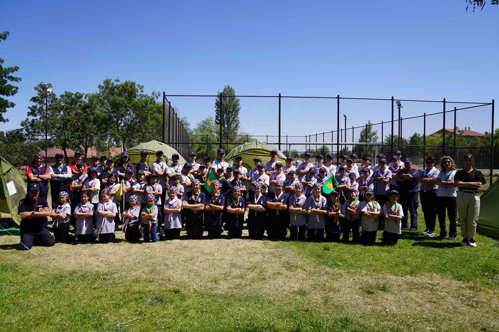 İzciler kamp heyecanı yaşıyor