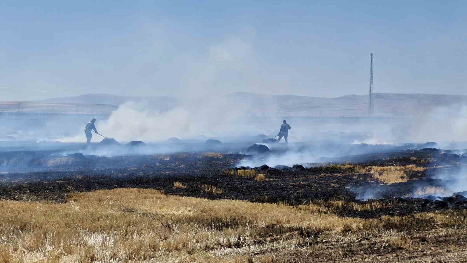 Yüksek gerilim hattına temas eden balya asansörü 40 dönüm tarlayı kül etti