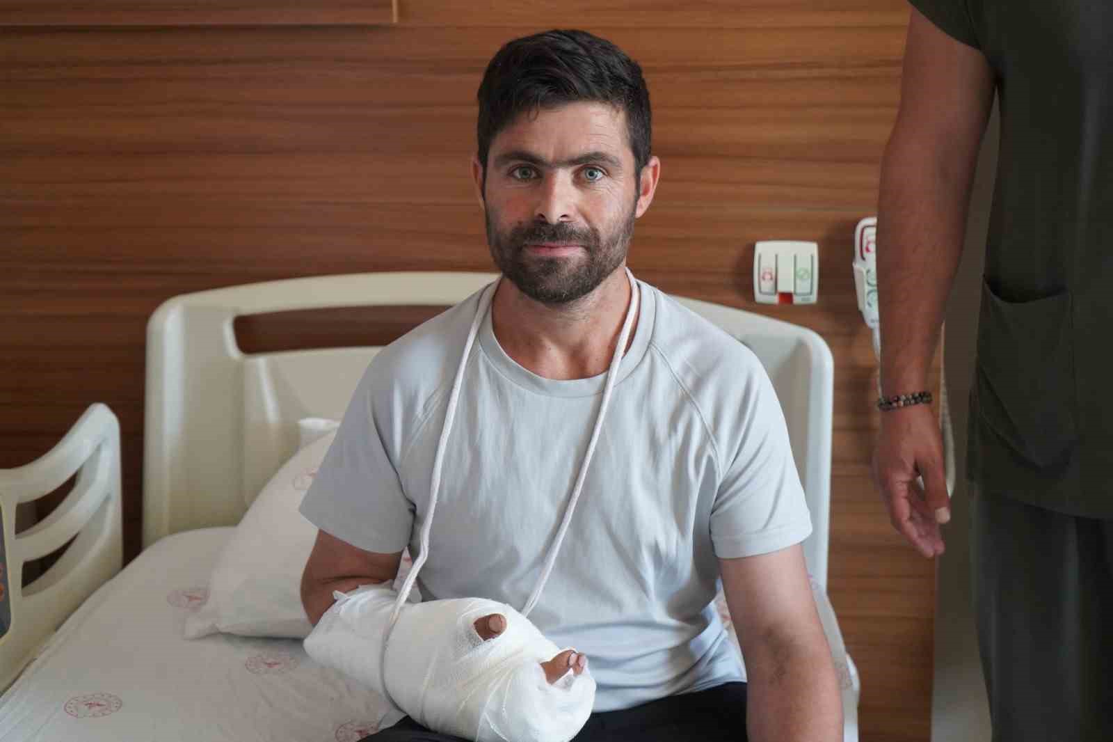 Van’da zorlu el ameliyatı: 10 saatlik mücadeleyle hayata tutundu