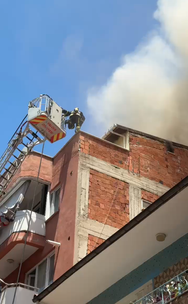 Yalova&rsquo;da &ccedil;atı katı yangını
