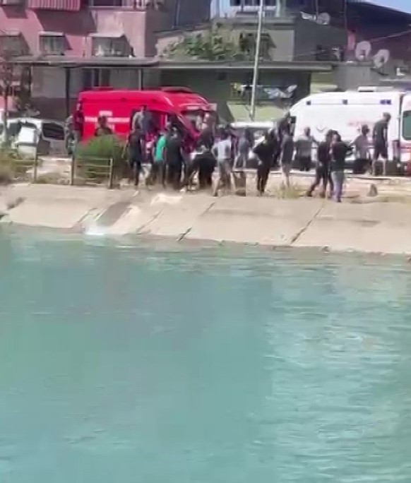 Yeğenini kurtardı, kendi boğularak can verdi
