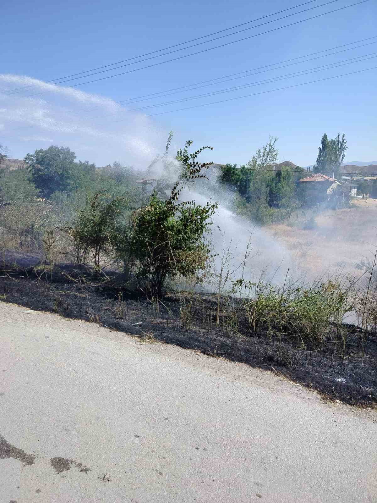 Osmancık’ta çıkan örtü yangını büyümeden söndürüldü