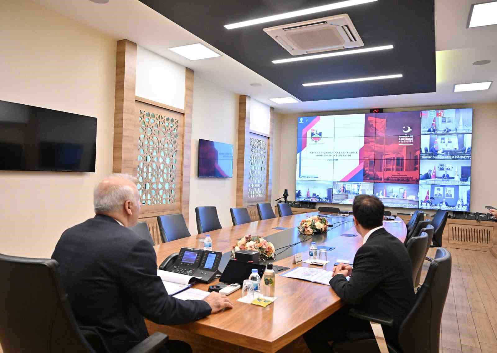 Diyarbakır’da 5. bölge düzensiz göçle mücadele koordinasyon toplantısı gerçekleştirildi