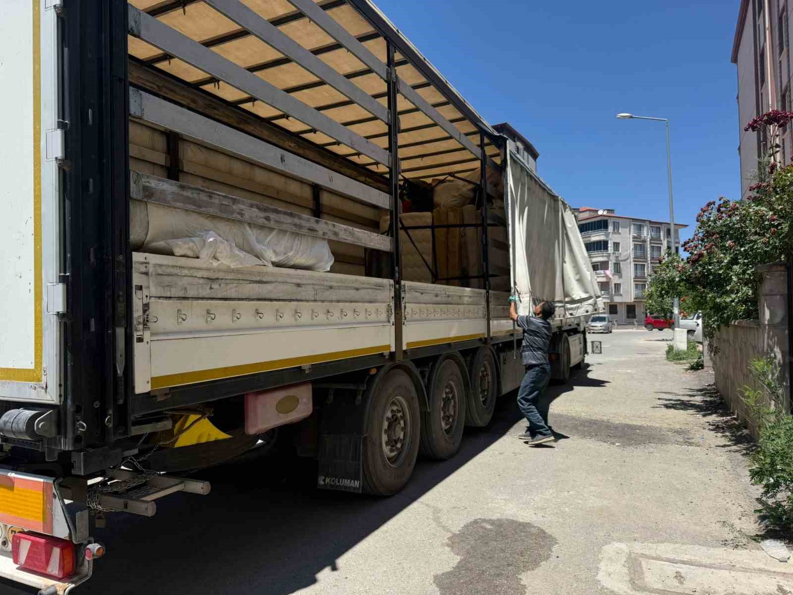 15 yıl &ouml;nce yolda aldığı s&uuml;r&uuml;c&uuml; nedeniyle 2,5 yıl ceza alan tır şof&ouml;r&uuml;, haftalık imza zorunluluğunun kaldırılmasını talep ediyor
