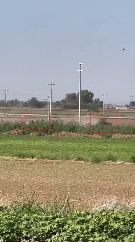 Trafik polisi tarlada traktör kovaladı