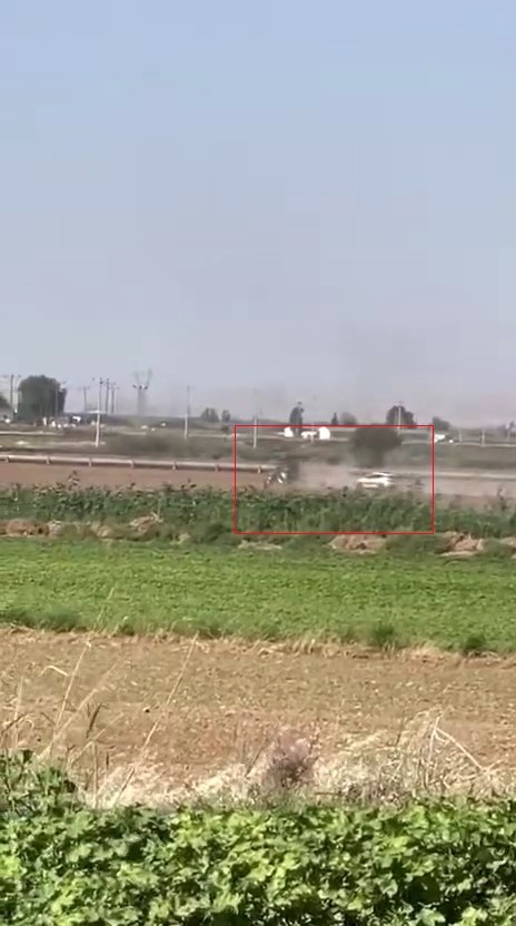 Trafik polisi tarlada trakt&ouml;r kovaladı
