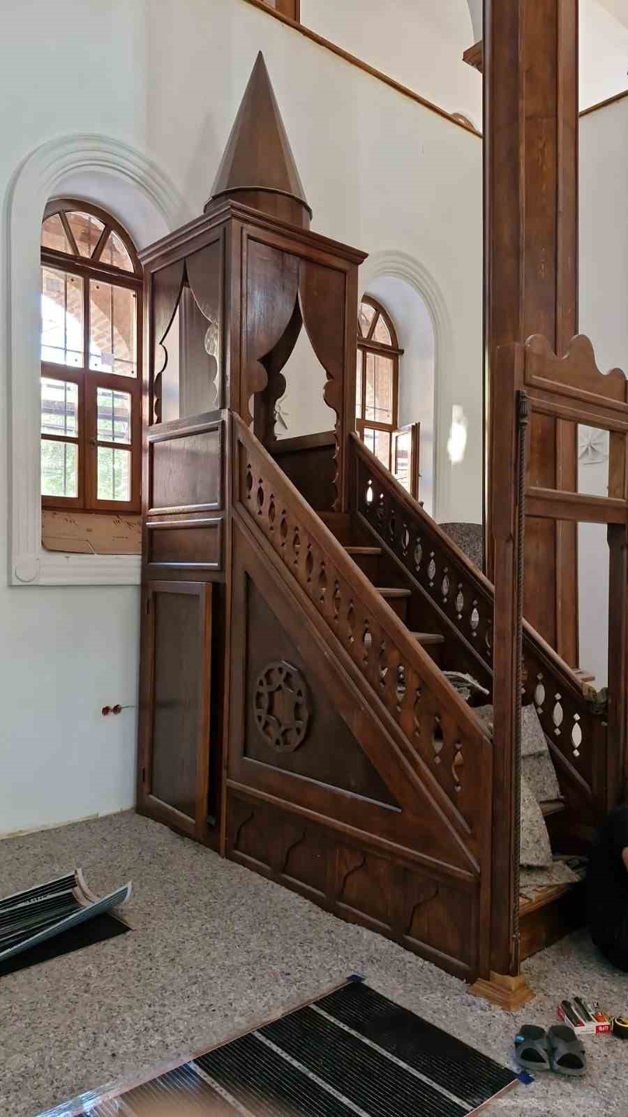 &Ouml;zl&uuml;ce Camii yeniden ibadete a&ccedil;ılıyor
