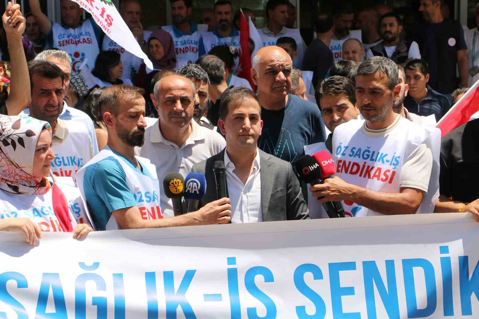 HAK-İŞ ve Öz Sağlık İş Başkanı Aküzüm. "Beklentimiz, çalışanı merkeze alan, geçim şartlarını gözeten adil bir teklifin ortaya konmasıdır"