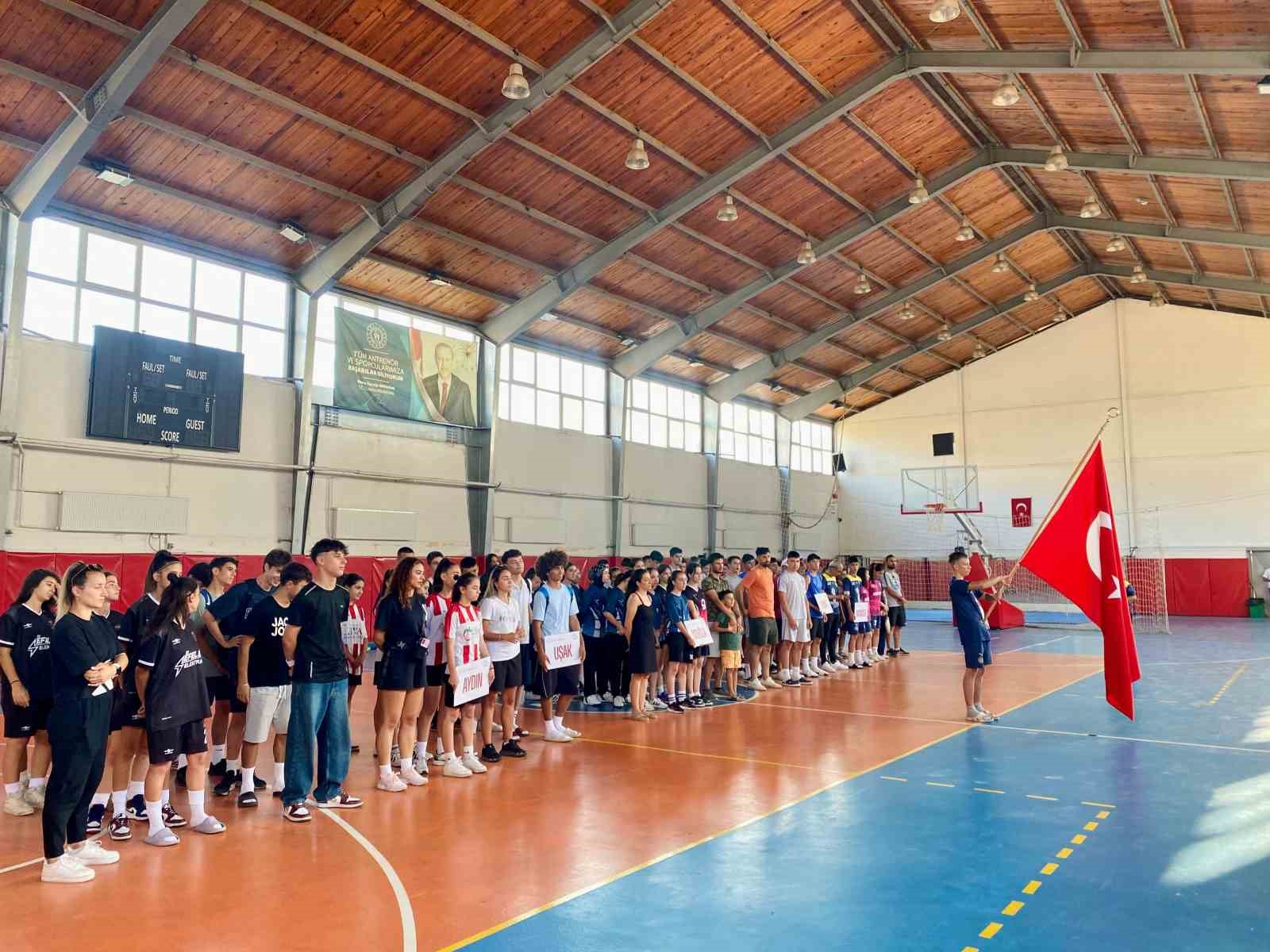 Ko&ccedil;arlı&rsquo;da futbol turnuvası başladı
