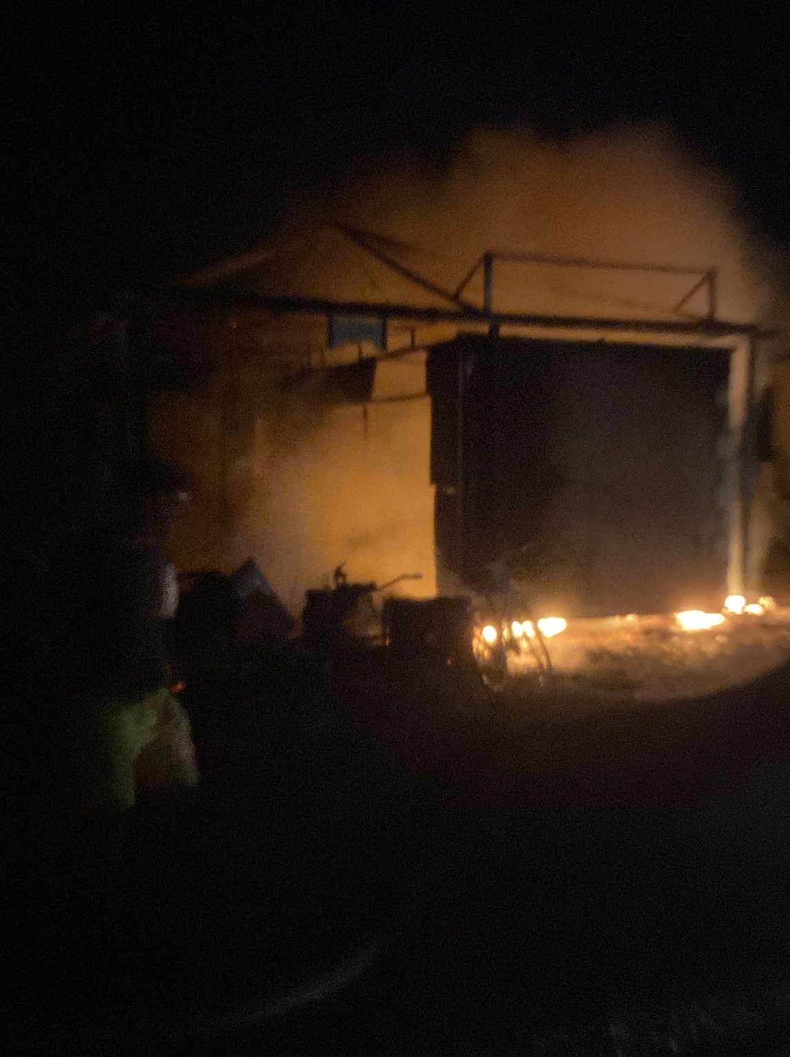 Prefabrik ev dakikalar i&ccedil;inde k&uuml;l oldu
