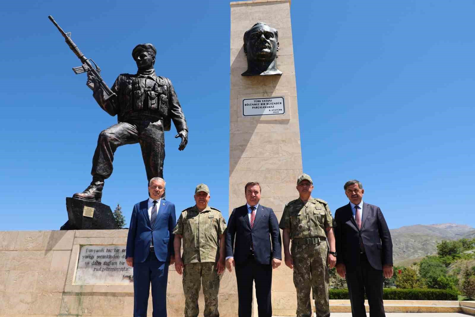 3’üncü Ordu İç Güvenlik Şehitleri Anıtı’nın açılışı gerçekleştirildi
