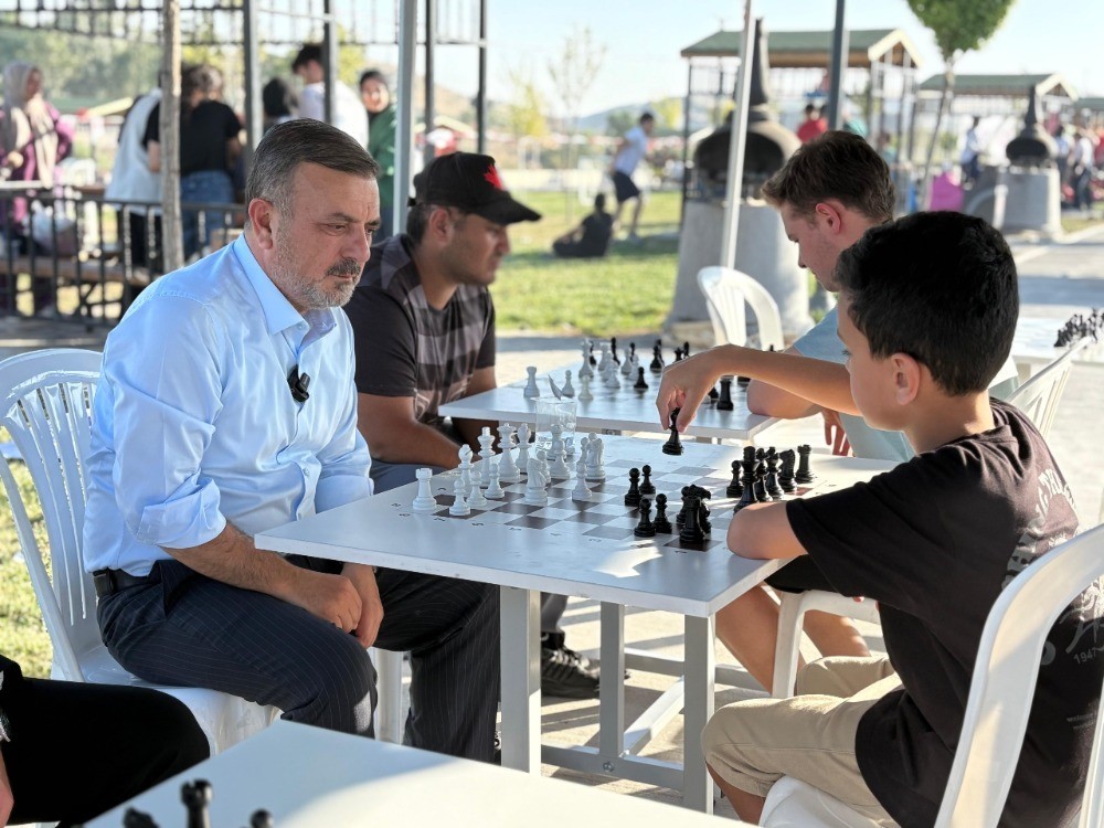 Sincan Belediye Başkanı Ercan &ouml;ğrencilerle piknik yaptı
