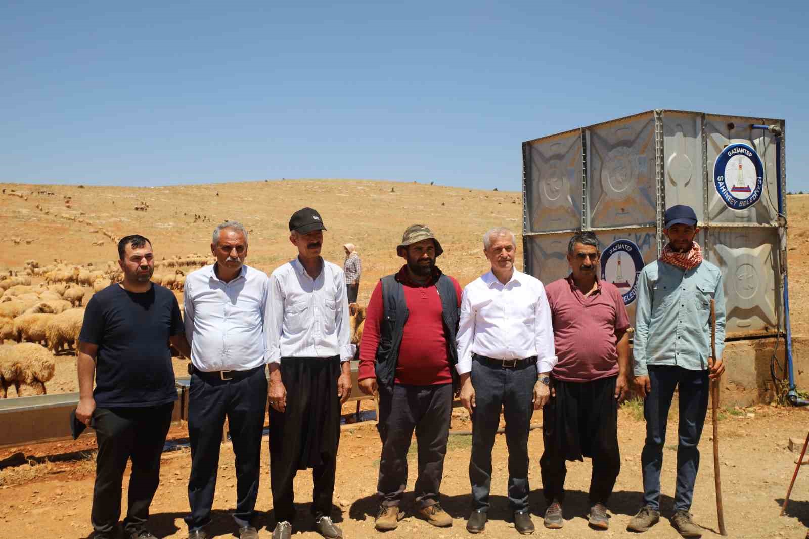 Meralarda a&ccedil;ılan kuyularla k&uuml;&ccedil;&uuml;kbaş hayvanların su ihtiyacı karşılanıyor
