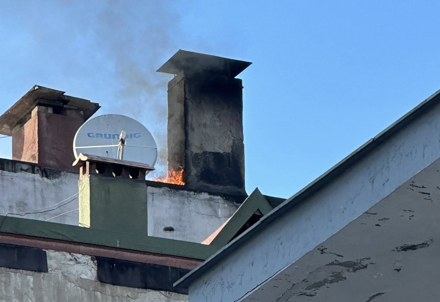 Ordu&rsquo;da &ccedil;atı yangını paniğe neden oldu
