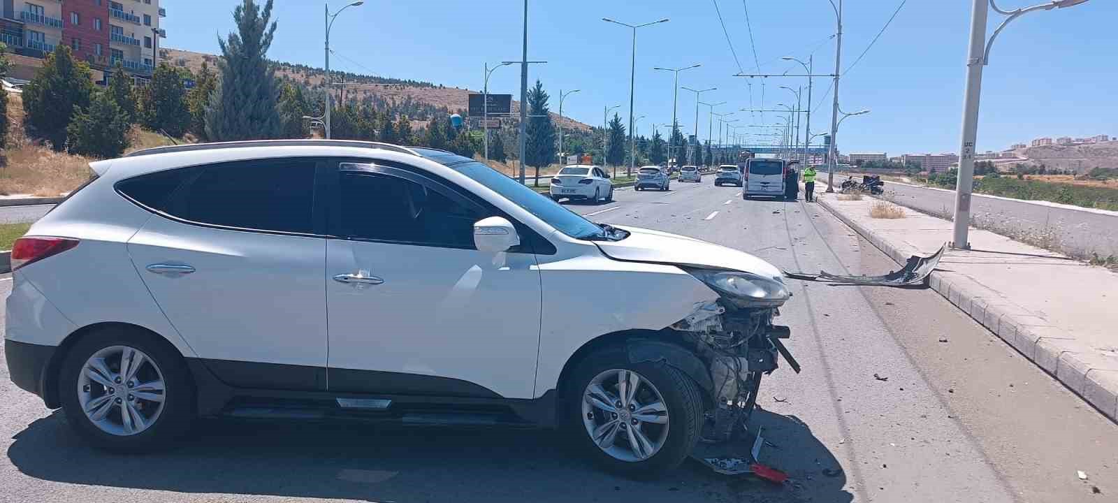 Malatya'da meydana gelen iki trafik kazasında 2 kişi yaralandı. Ihlas Haber Ajansı'nın bildirdiğine göre.