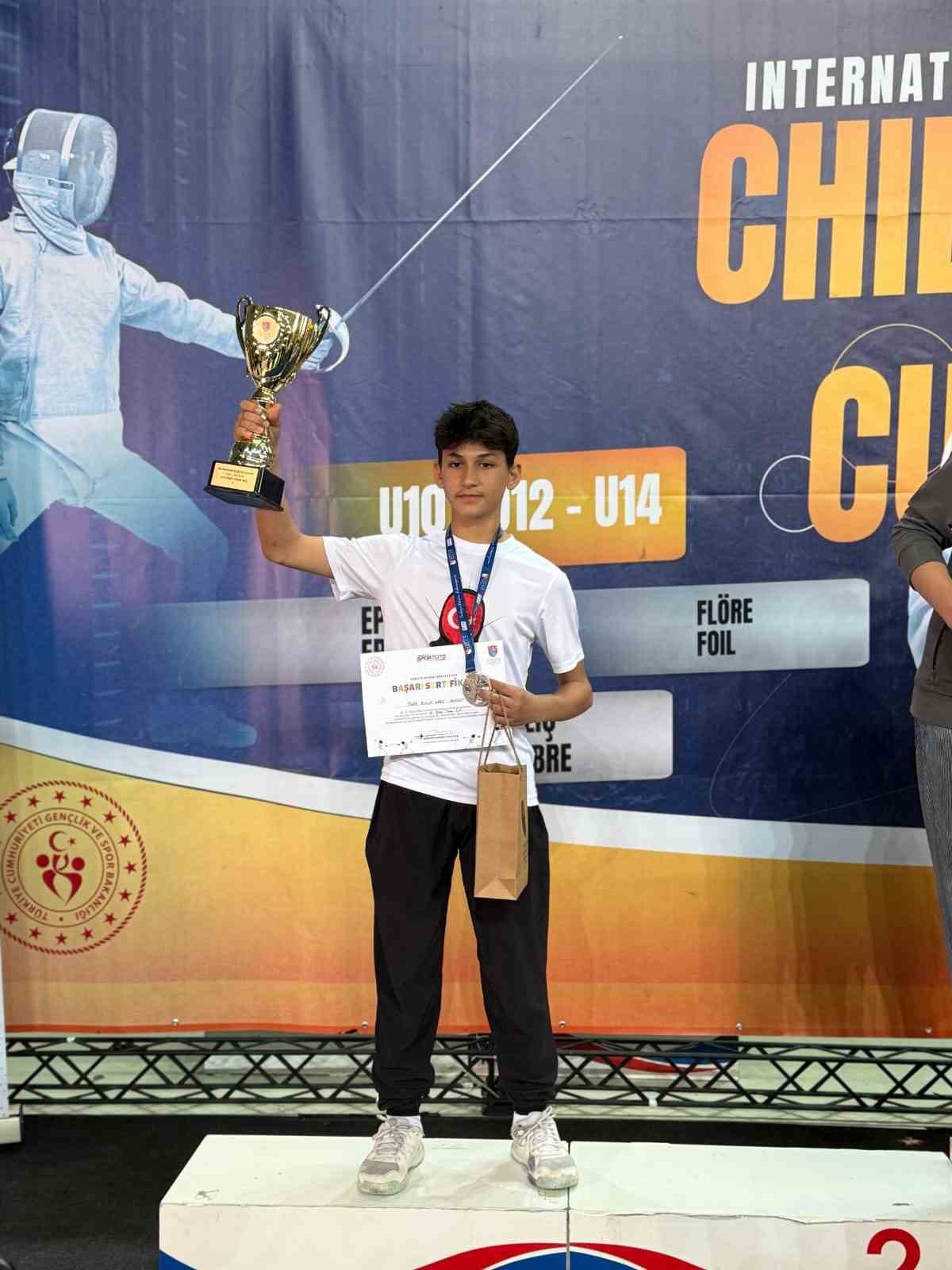 Süer Bulut, Van’ın ilk milli eskrim sporcusu oldu