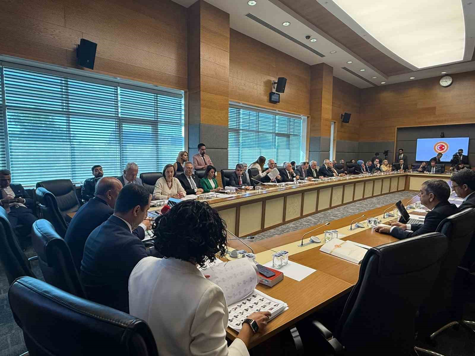 Sağlık alanına yönelik düzenlemeler içeren kanun teklifi komisyonda